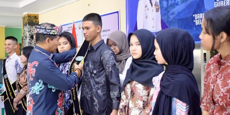 Gubernur Lepas Angkatan Pertama SMA Unggul Garuda, Titip Harumkan Nama Daerah