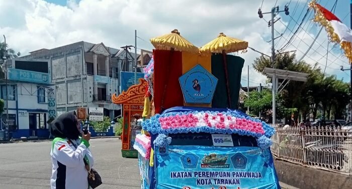 Srikandi Jawa di Tanah Rantau, Pesona IPP Tarakan Pukau Pawai Iraw Tengkayu XV 2026