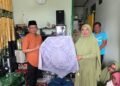 Dukung Syiar Islam, Herman Hamid Salurkan Seragam untuk Kelompok Sholawat RT 14 Sebengkok