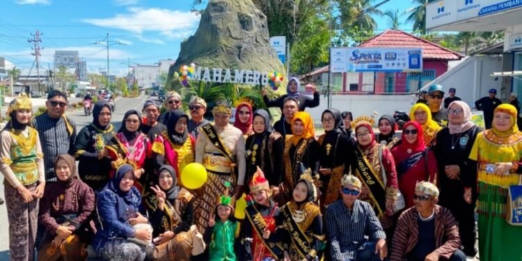 Modal Gotong Royong, Paguyuban Lumajang Sabet Juara Pawai Budaya Iraw Tengkayu XV