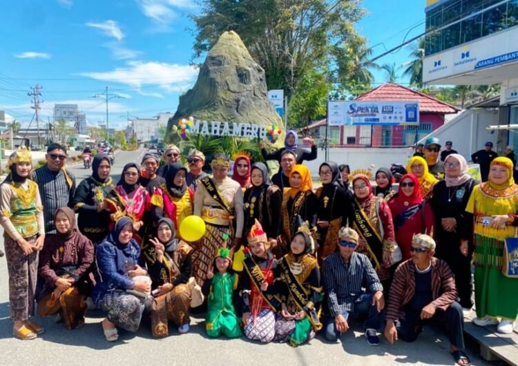 Modal Gotong Royong, Paguyuban Lumajang Sabet Juara Pawai Budaya Iraw Tengkayu XV