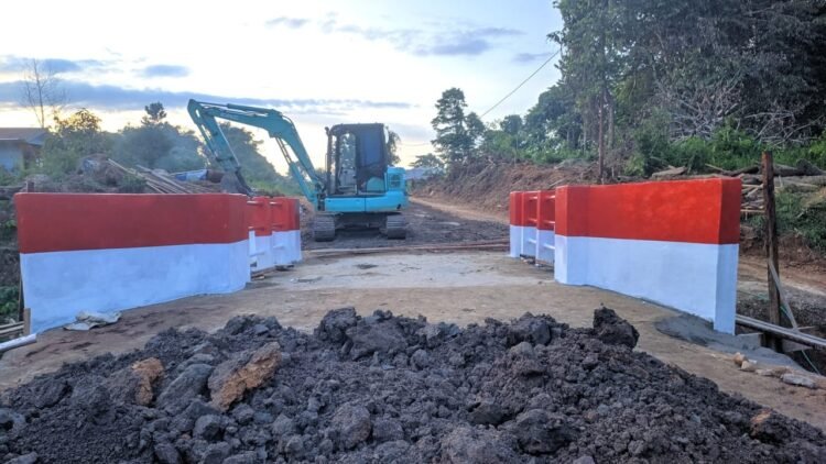 Pembangunan Jembatan Beton Seludau Masuki Tahap Akhir, Proses Pengecatan Dimulai