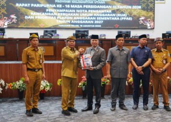 Gubernur Sampaikan KUA-PPAS 2027, Anggaran Difokuskan untuk Program Berdampak bagi Masyarakat