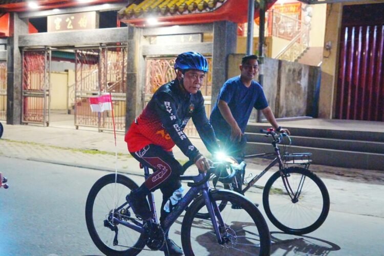 Malam di Tepian Kayan, Gubernur Ikut Gowes Bareng Ratusan Warga