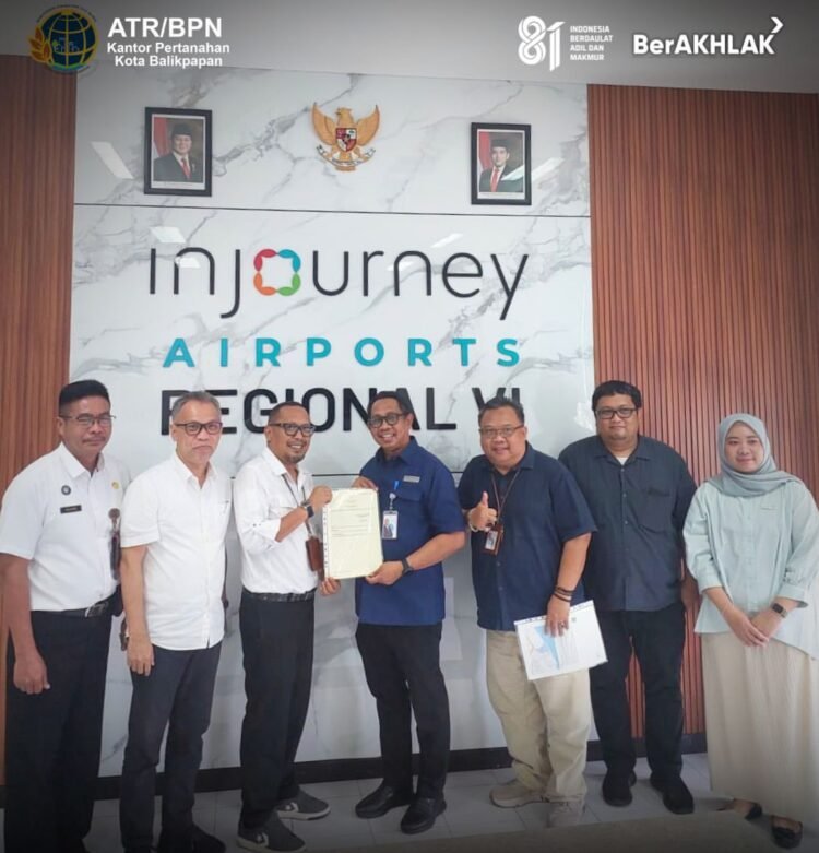 Kantor Pertanahan Balikpapan Serahkan Sertipikat Aset PT Angkasa Pura Indonesia