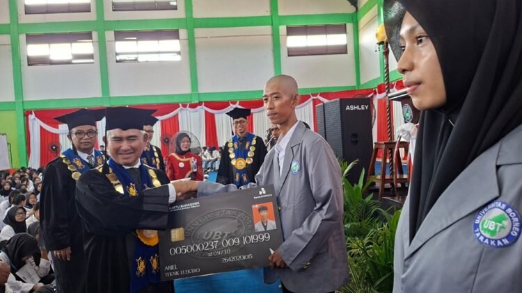 Menyambut Mahasiswa Baru UBT, Wali Kota Tarakan Pesan Pentingnya Soft Skill dan Ketangguhan