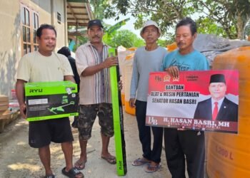 Wujudkan Tani Modern, Kelompok Tani Sajau Terima Bantuan Alsintan dari Hasan Basri