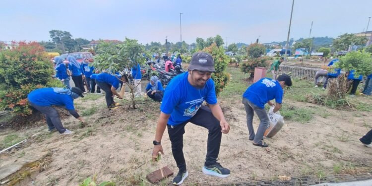 Sambut HUT ke-25, Demokrat Tarakan dan Pemkot Kolaborasi Kerja Bakti Lewat “Langit Biru”