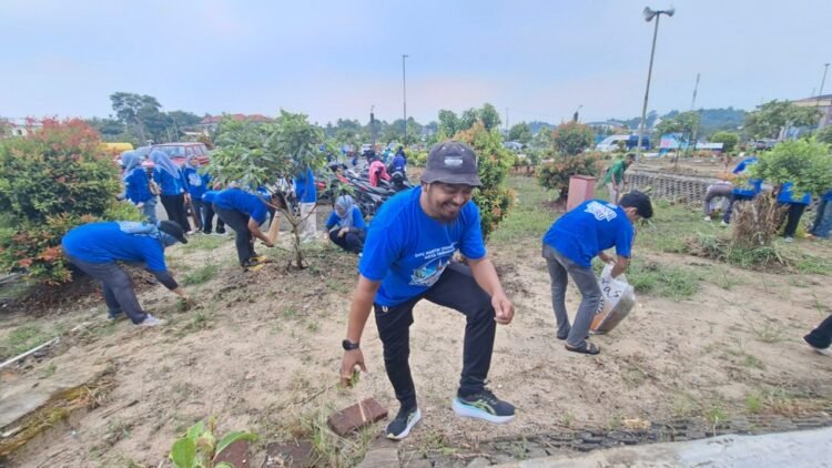 Sambut HUT ke-25, Demokrat Tarakan dan Pemkot Kolaborasi Kerja Bakti Lewat “Langit Biru”
