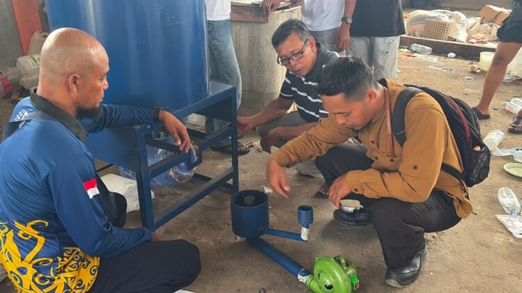 Teknologi Tepat Guna Diperkenalkan, Dosen UBT Dampingi KSM Pelita Tingkatkan Pengolahan Sampah
