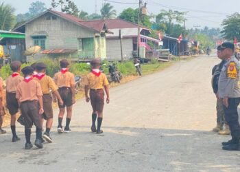 Amankan Lomba Gerak Jalan HUT ke-81 RI di Desa Long Beluah, Polsek Tanjung Palas Barat Siagakan Personel