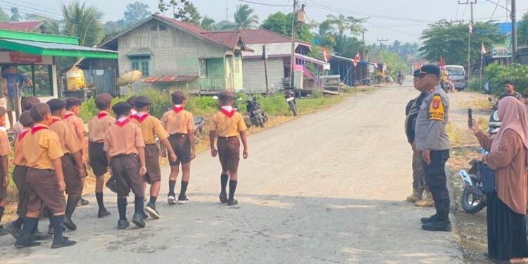 Amankan Lomba Gerak Jalan HUT ke-81 RI di Desa Long Beluah, Polsek Tanjung Palas Barat Siagakan Personel