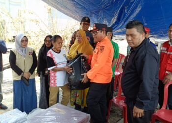 Wawali Ibnu Saud Serahkan Bantuan Logistik bagi Korban Kebakaran RT 5 Karang Balik