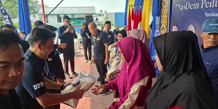 Ringankan Beban Pangan Warga Tarakan, NasDem Kaltara Salurkan 1.100 Beras Premium
