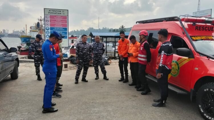 Brimob Respon Cepat Kasus Penumpang Lompat dari KM Siguntang di Pelabuhan Semayang