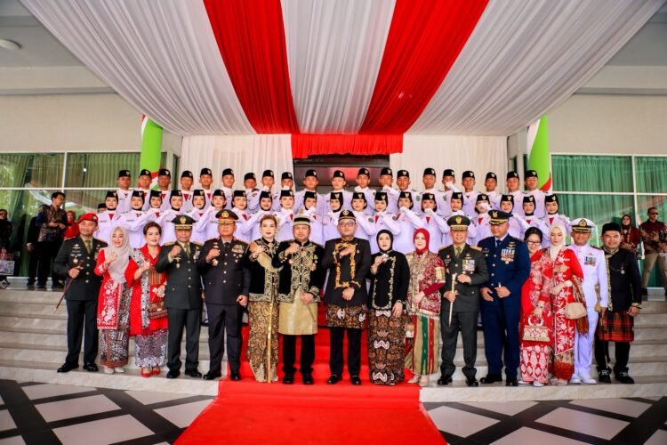 Pangdam VI/Mlw Hadiri HUT ke-81 RI di Samarinda: Semangat Juang Kunci Pertahanan Bangsa