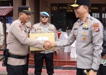 Kapolda Kaltara Cek Mako dan Serahkan Bingkisan Olahraga di Polsek Tanjung Palas Utara