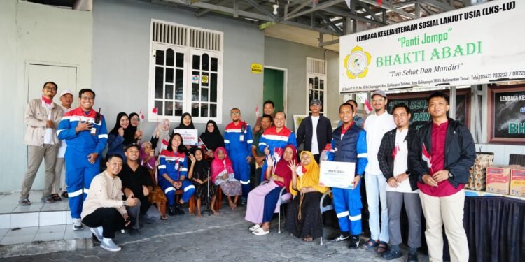 Pertamina Patra Niaga RU V Balikpapan Gelar Bakti Sosial, Berbagi Kehangatan di Panti Jompo