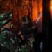 Kodim 0907/Tarakan Kerahkan Personel Padamkan Kebakaran 4 Hektare Lahan di Pantai Amal