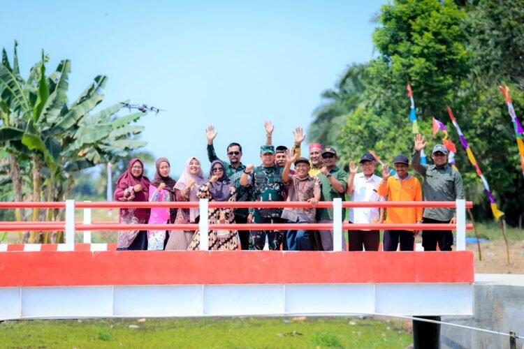 Pangdam VI/Mulawarman tinjau Langsung Jembatan Garuda merah putih untuk mewujudkan Asa Warga Desa Sebakung Jaya.