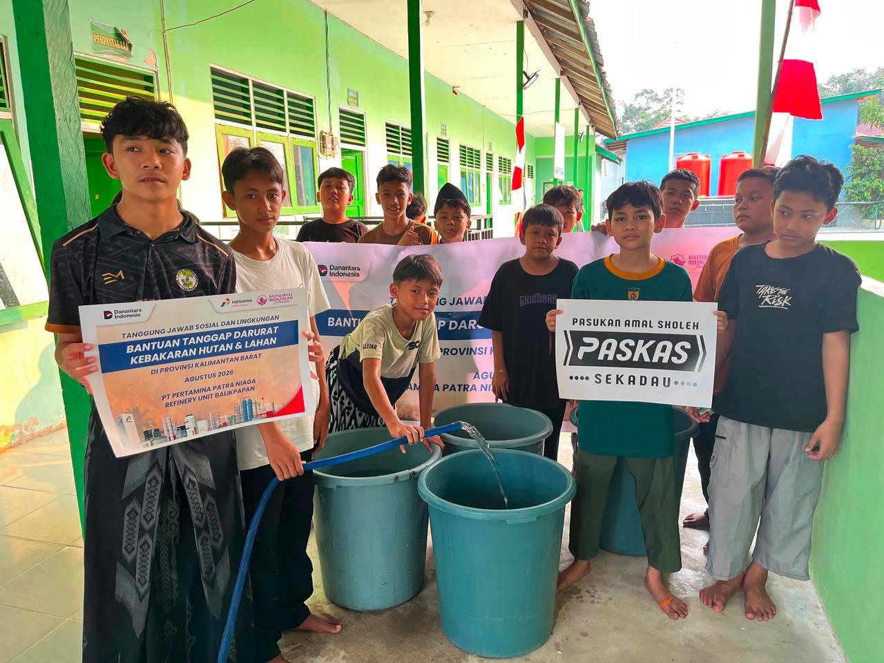 Pertamina Patra Niaga RU Balikpapan Salurkan Bantuan Tanggap Darurat Karhutla di Kalimantan Barat