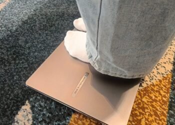 ASUS ExpertBook Ultra Mulai 0,99 Kg, Bawa AI Lokal dan Baterai hingga 26 Jam