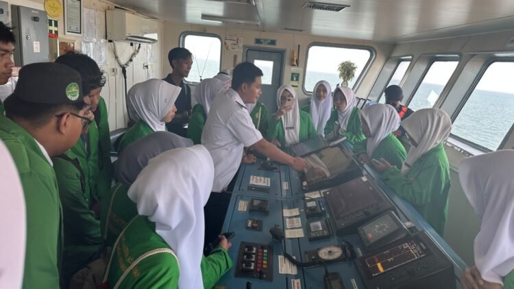 On Board Education: Mengenal Alat Keselamatan dan Navigasi di Atas Kapal