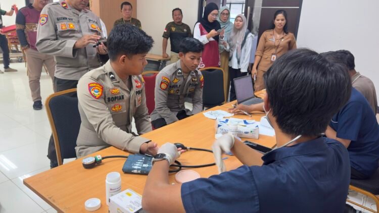Wujud Kepedulian Kemanusiaan, Personel Polresta Bulungan Donor Darah Bersama Laskar Pemuda Adat Dayak Kalimantan