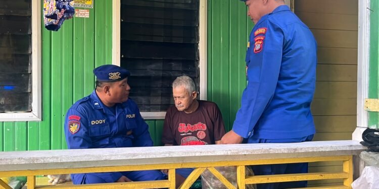 Wujud Kepedulian, Sat Polairud Polresta Bulungan Bagikan Sembako Jumat Berkah kepada Warga