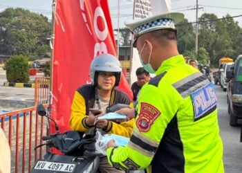 Polantas Peduli, Satlantas Polresta Bulungan Bagikan Masker Gratis untuk Warga
