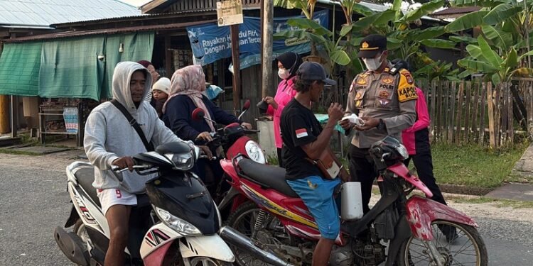 Polsek Bunyu Bagikan Masker dan Imbau Pembukaan Lahan Tanpa Dibakar