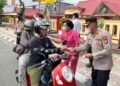 Polres Tarakan Bagikan Masker, Edukasi Warga Antisipasi Dampak Kabut Asap Karhutla