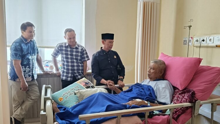 Jenguk H. Udin Hianggio, Supa’ad: Beliau Teladan Politisi Muda yang Rendah Hati
