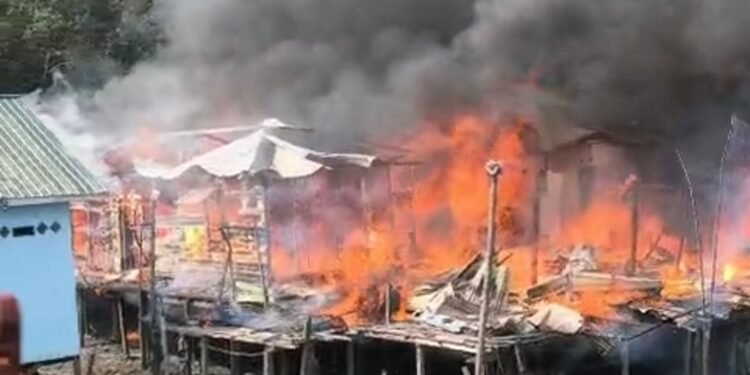 Kebakaran Hebat di Kampung Nelayan Tarakan Hanguskan Rumah dan Bengkel