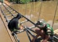 Pengelasan Plat dan Pemasangan Pengait Cincin Jembatan Garuda Terus Dikerjakan