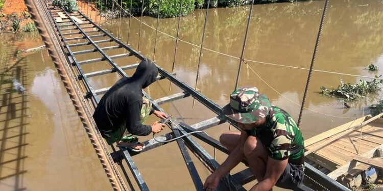 Pengelasan Plat dan Pemasangan Pengait Cincin Jembatan Garuda Terus Dikerjakan