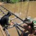 Pengelasan Plat dan Pemasangan Pengait Cincin Jembatan Garuda Terus Dikerjakan