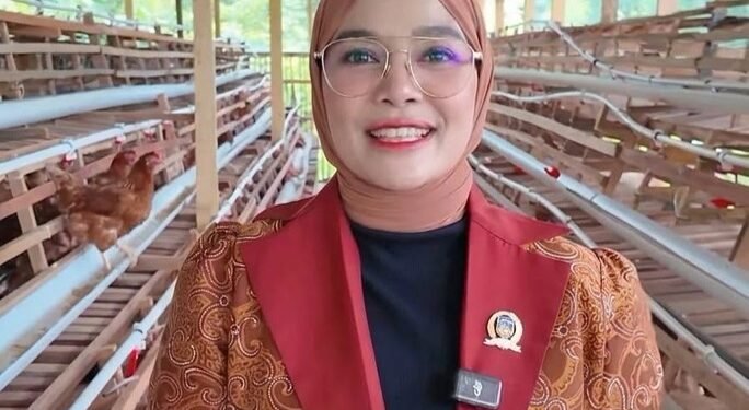 Vamelia Ibrahim Salurkan Bantuan Ratusan Bibit Ternak Ayam Petelur di Tana Tidung