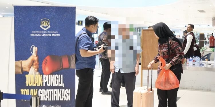 Imigrasi Balikpapan Deportasi WN Malaysia Usai Dilaporkan Ganggu Ketertiban Hotel
