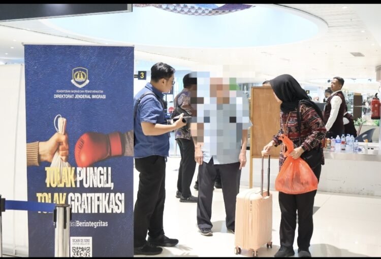 Imigrasi Balikpapan Deportasi WN Malaysia Usai Dilaporkan Ganggu Ketertiban Hotel
