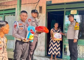 Ulurkan Tangan Bagi Sesama, Polsek Tanjung Palas Utara Salurkan Bantuan Sosial Sembako di Desa Karang Agung