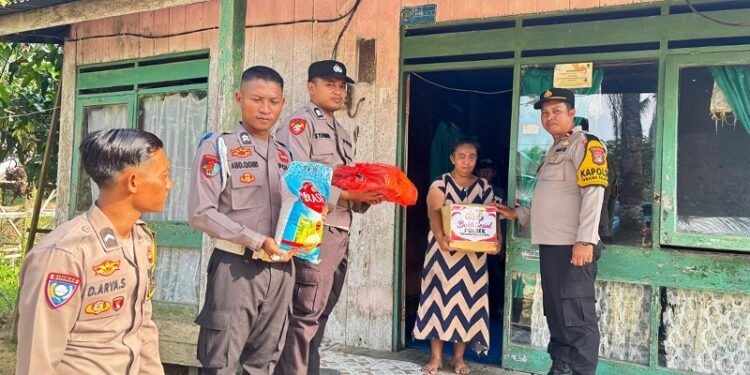 Ulurkan Tangan Bagi Sesama, Polsek Tanjung Palas Utara Salurkan Bantuan Sosial Sembako di Desa Karang Agung