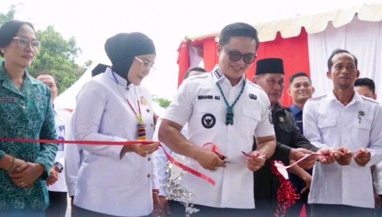 Bupati Ibrahim Ali Resmikan Pasar Takau, Dorong Ekonomi Masyarakat Desa Seludau
