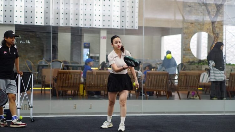 Atikah Fayza Jatuh Hati pada Olahraga Padel di Grand Royal Padel