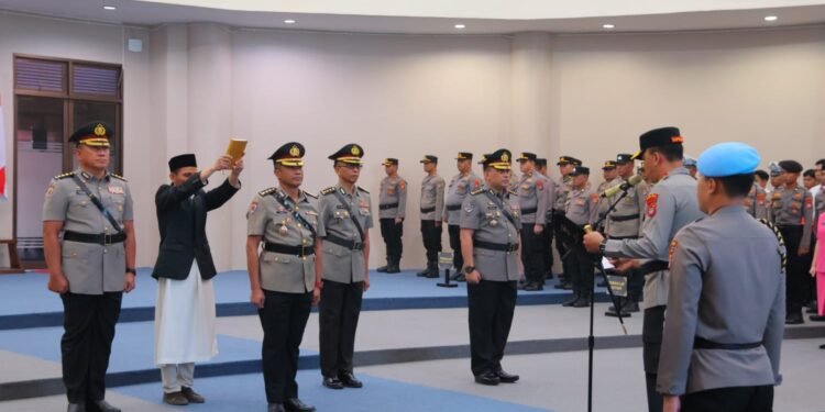 Kapolda Kaltara Pimpin Upacara Serah Terima Jabatan Irwasda dan Kabid TIK
