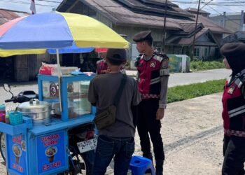 Tim SAR Brimob Polda Kaltara Quick Response Bantu Penanganan Kebakaran di Karang Rejo Tarakan