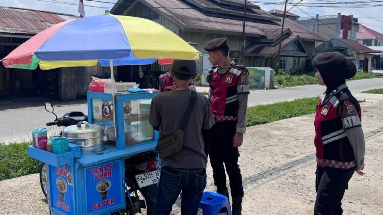 Tim SAR Brimob Polda Kaltara Quick Response Bantu Penanganan Kebakaran di Karang Rejo Tarakan