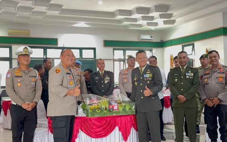 HUT TNI ke-81, Polresta Bulungan Beri Kejutan Tumpeng ke Kodim 0903/Bulungan
