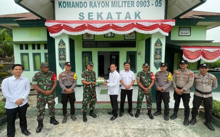 HUT ke-81 TNI, Polsek Sekatak Perkuat Silaturahmi dan Sinergitas Bersama Koramil