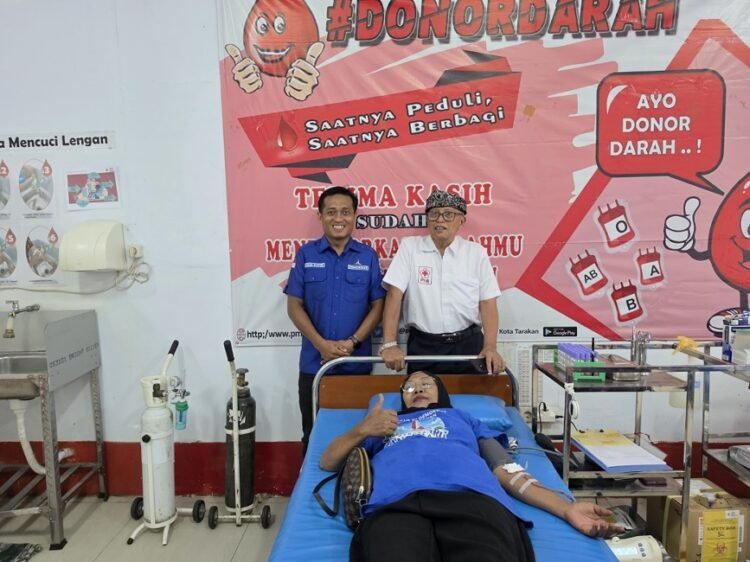 Wujud Kepedulian Sesama, Kader Partai Demokrat Tarakan Kompak Donor Darah di HUT ke-25